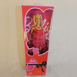 Very pretty 2009 Valentine Barbie NIB